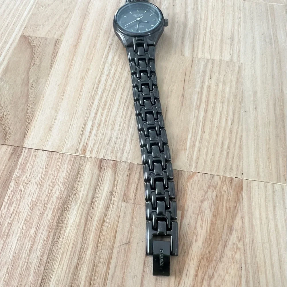 Omax ladies dress watch NEW BATTERY